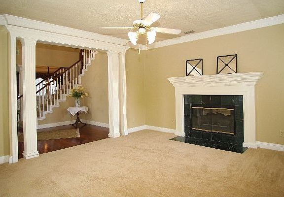 3rd image of 1708 Parkwood Dr