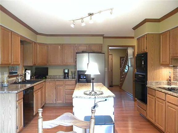 4th image of 3635 Lakewood Dr