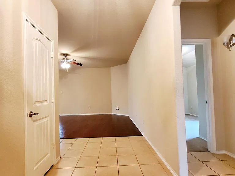 1925 Carol Ln — Photo 10