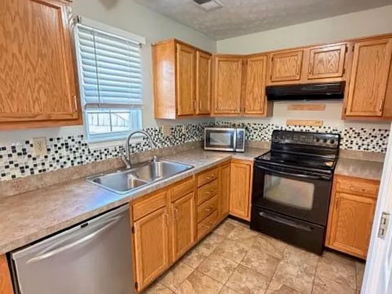 3392 Tyler Ct — Photo 13