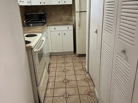 4th image of 10400 SW 108th Ave APT A312