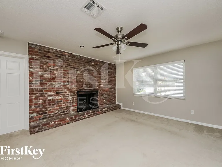 504 Saint Dunstan Way — Photo 8