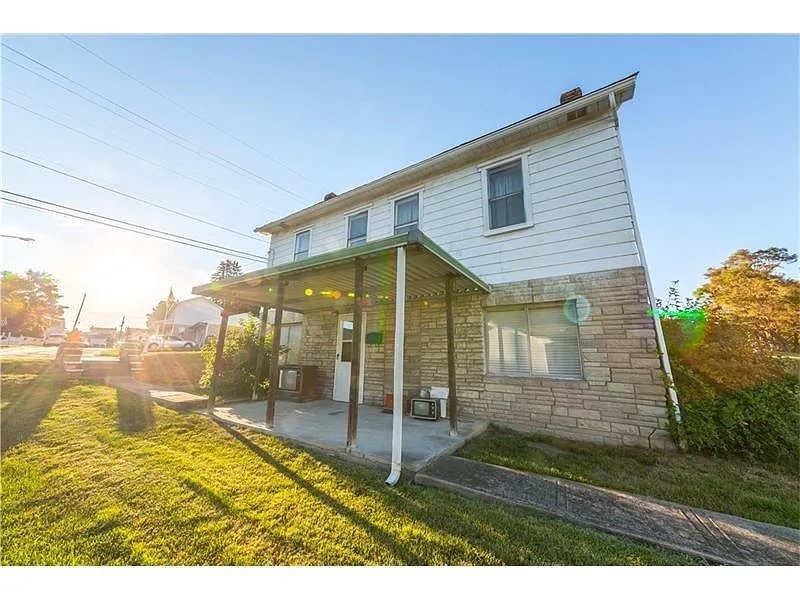 212 Miller St photo 1