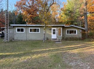 1811 E 24th St, White Cloud, MI 49349