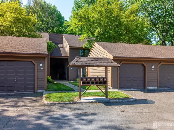 195 Hidden Hollow Ct, Edison, NJ 08820