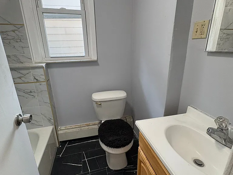 21 Vail St #2R — Photo 9