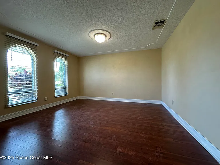 1084 Herne Ave NE — Photo 5
