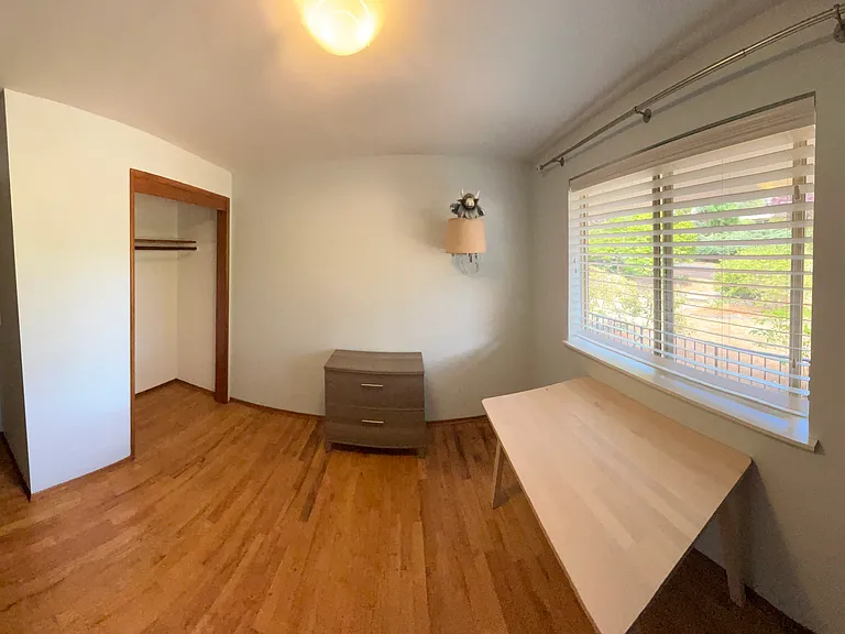 Room 1 - 10x12
Closet
Table / Cabinet can stay or be removed