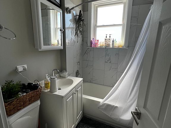 3rd image of 3355 W Sunnyside Ave #1