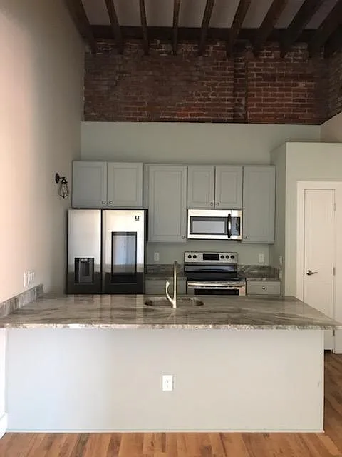 1 bed, 958 sqft, $1,799 — Photo 3