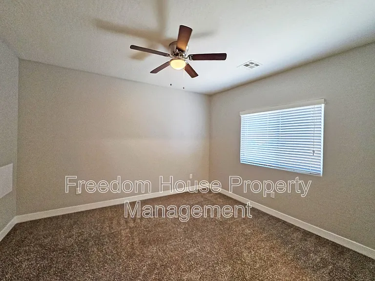 1121 Sixshooter Ave #1 — Photo 23