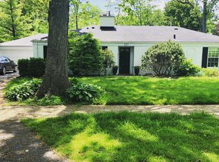 227 E Blodgett Ave, Lake Bluff, IL 60044