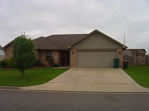 1st image of 208 Ashbrook Ln