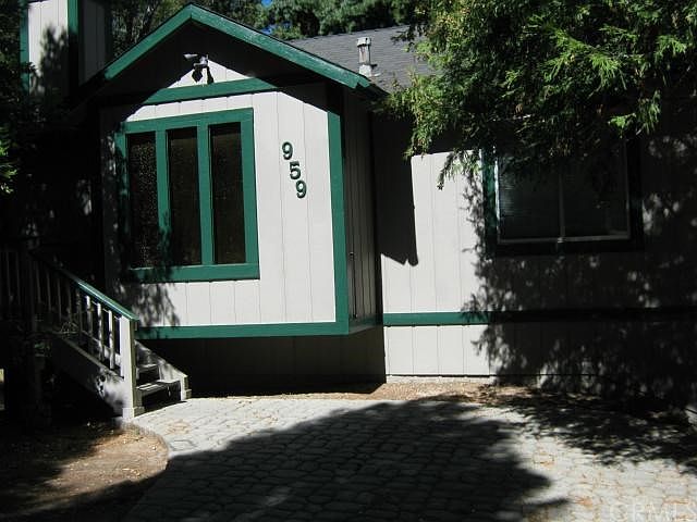 1st image of 959 Chateau Dr
