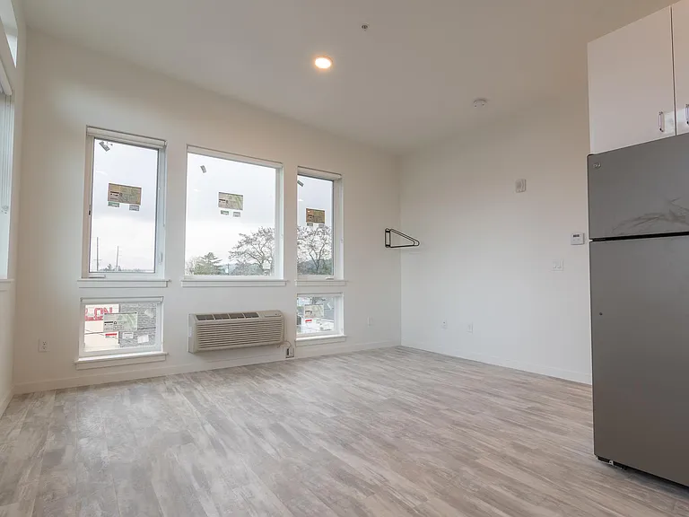 6011 SE 90th Ave #201 — Photo 6