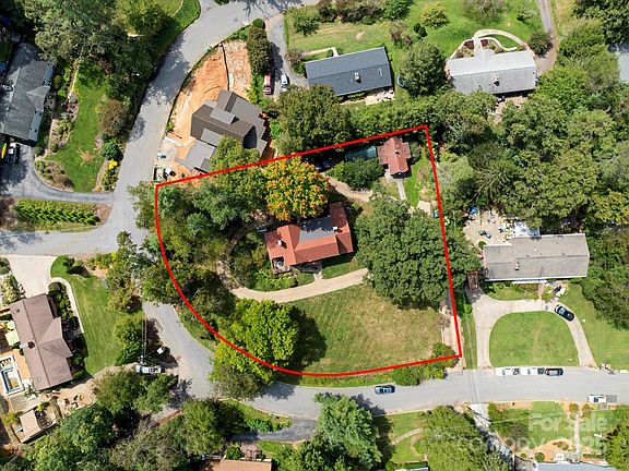 5th image of 23 Greenleaf Cir