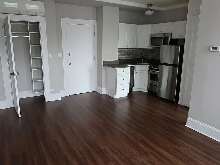 817 W Lakeside Pl — Photo 1