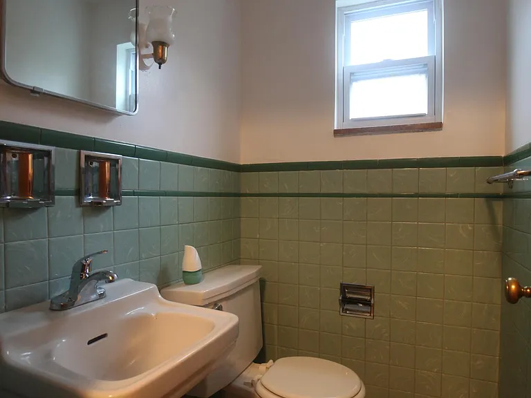 2467 Woodward Ave — Photo 6