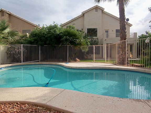 Fenced Play Pool