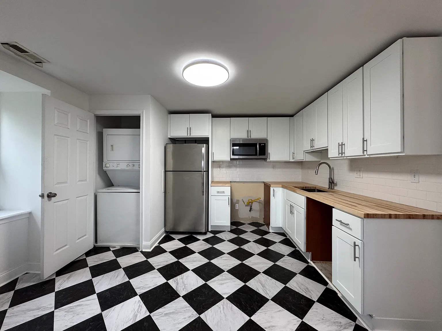 2 bed, 1200 sqft, $2,195 — Photo 1