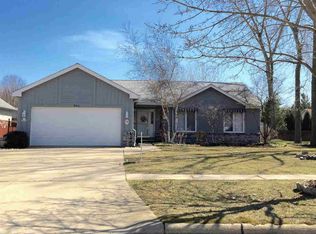 844 Scarlet Oak Dr, Monroe, MI 48162