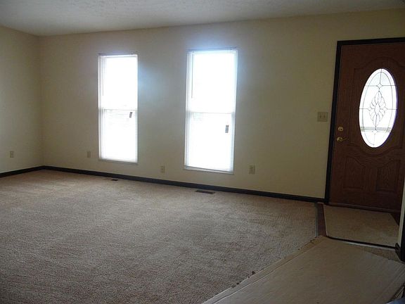 4th image of 6319 Robert E Lee Dr