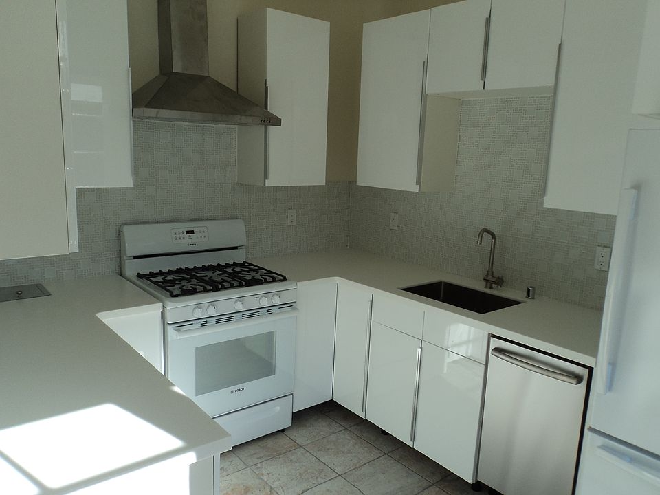 1st image of 899 Green St APT 501