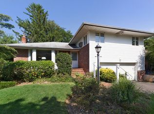 54 Winthrop Rd, Plainview, NY 11803