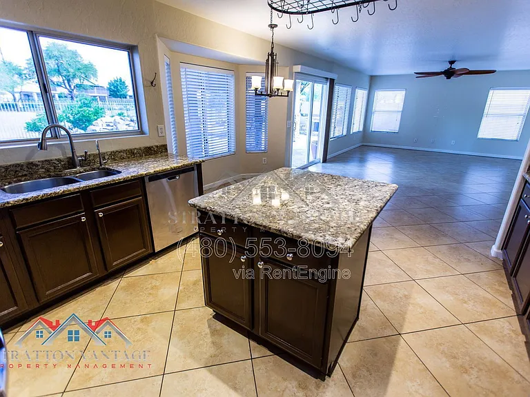 1231 N Layman St — Photo 18