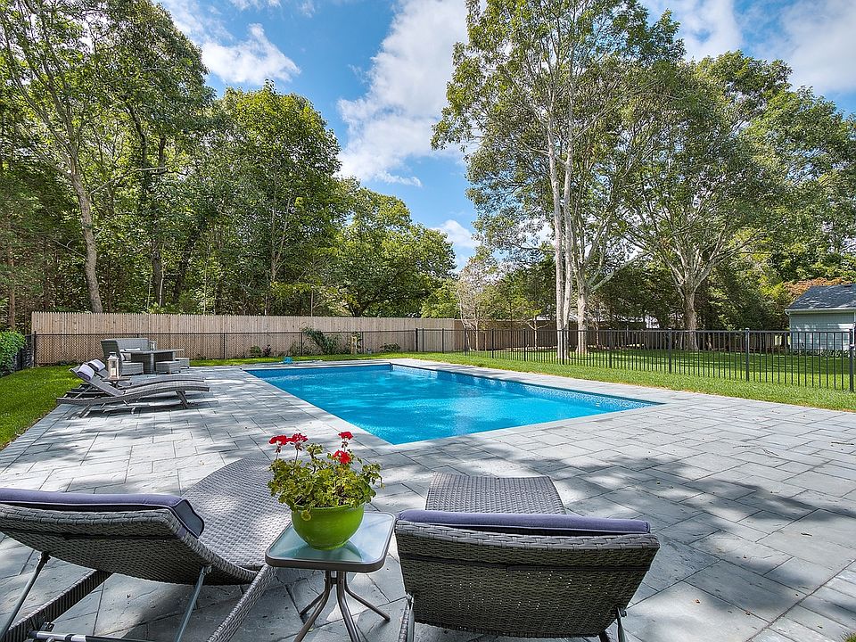 500 Center St, Mattituck, NY 11952 Zillow