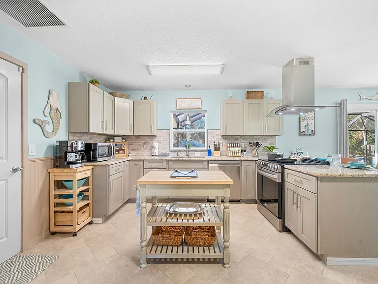 209 Alerto St — Photo 95