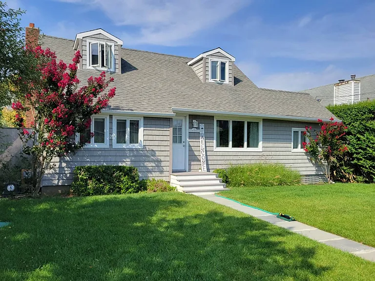 12 Sanger Pl — Photo 1