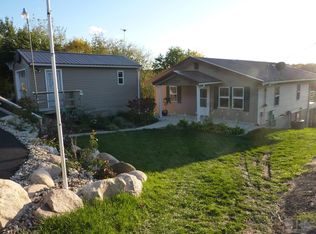 1324 Holiday Ln, Brooklyn, IA 52211