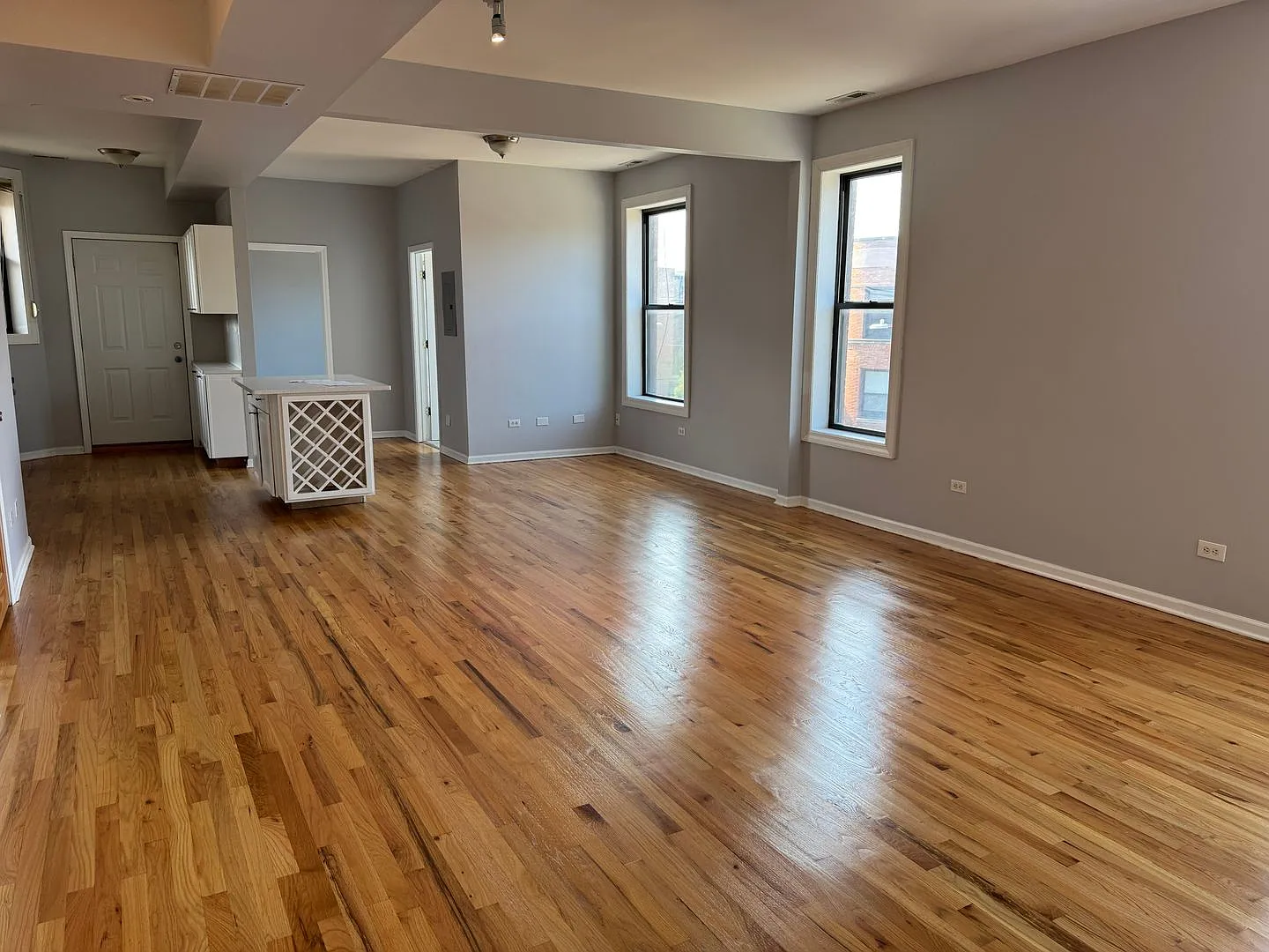 5900 S King Dr - Unit C3 — Photo 2