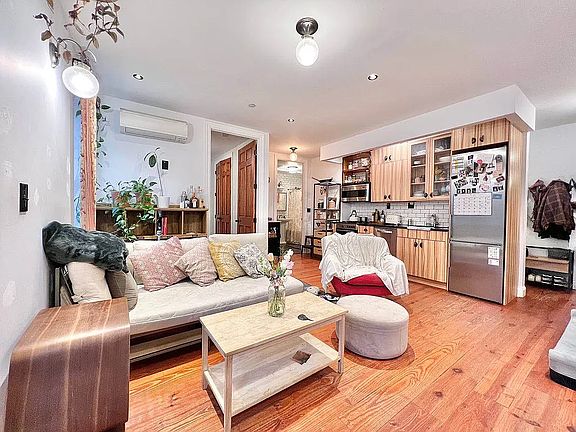4th image of 115 Suydam St APT 1B