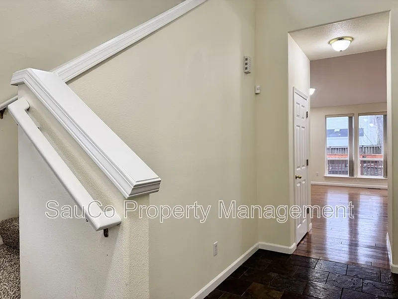 3 bed, 2.5 bath, 1940 sqft, $2,850 — Photo 3