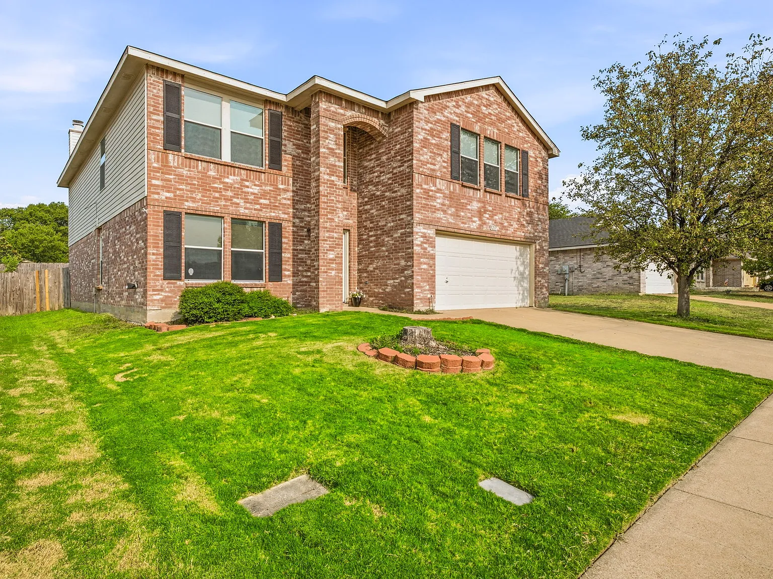 5 bed, 3494 sqft, $2,800 — Photo 2