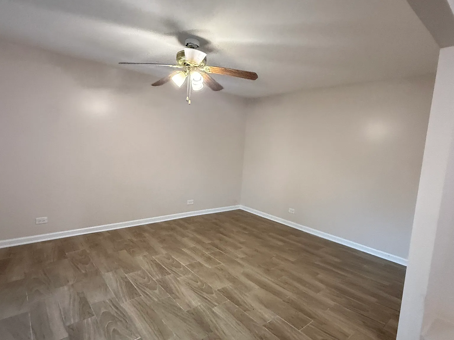 3 bed, 1.5 bath, 1225 sqft, $2,400 — Photo 2