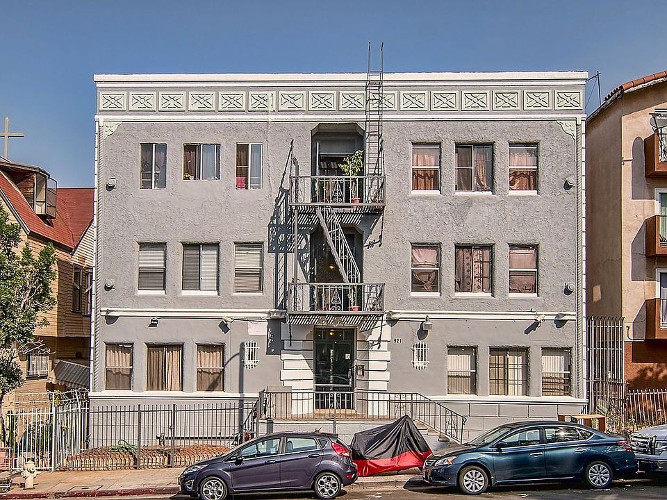 1st image of 921 S Bonnie Brae St APT 36