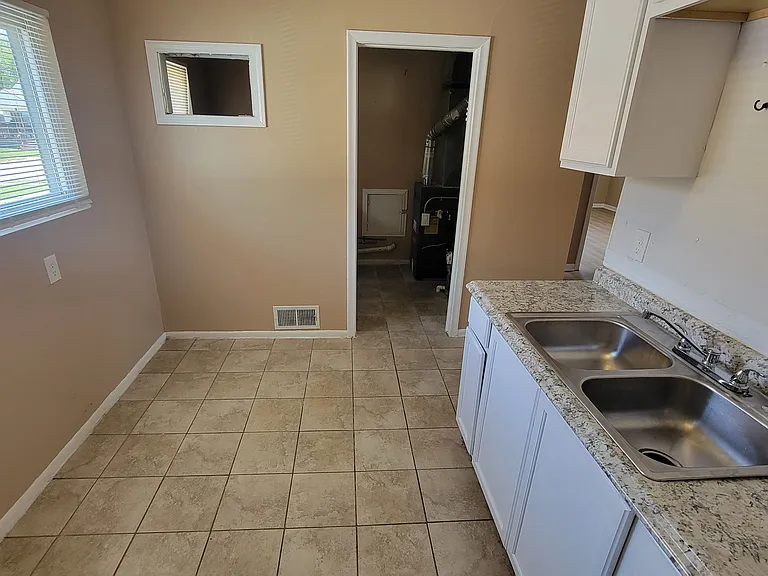 23153 Stewart Ave — Photo 11