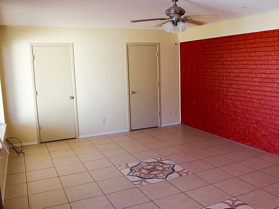 4th image of 1900 N Lincoln Ave
