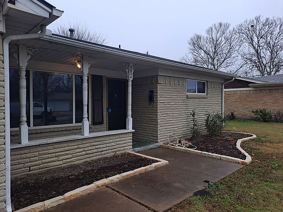 2nd image of 2804 Clearbrook Dr