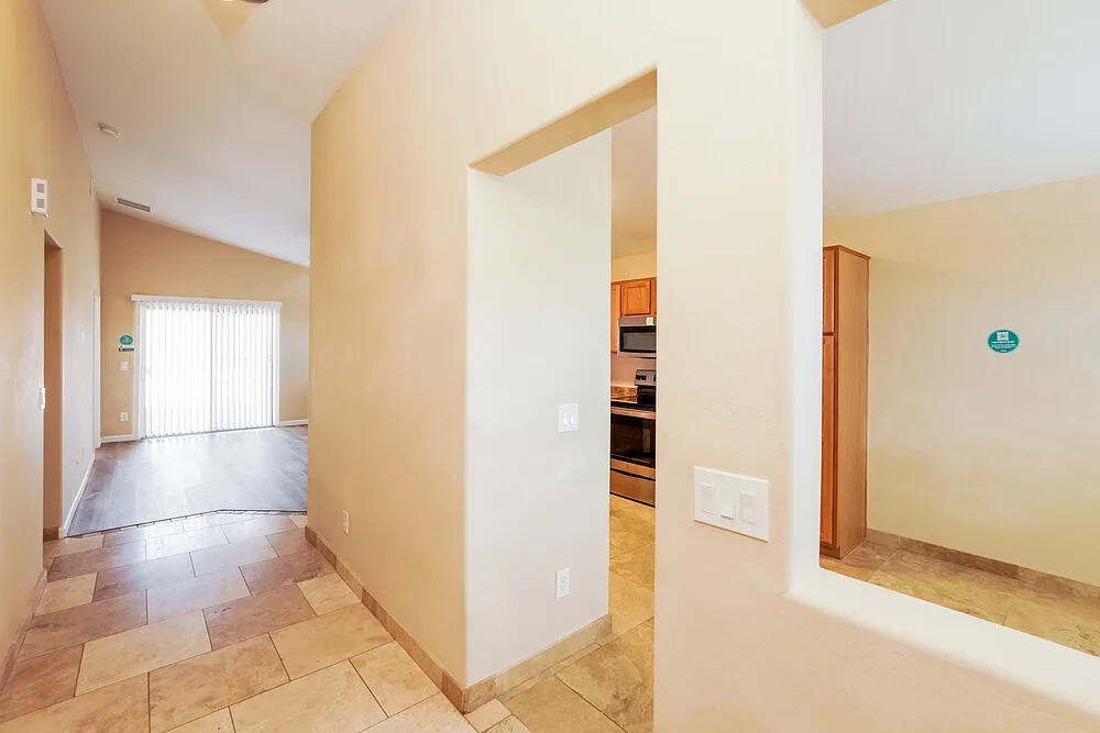 3 bed, 2.0 bath, 1326 sqft, $1,665 — Photo 3