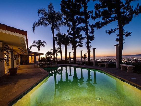 4th image of 37 Headland Dr