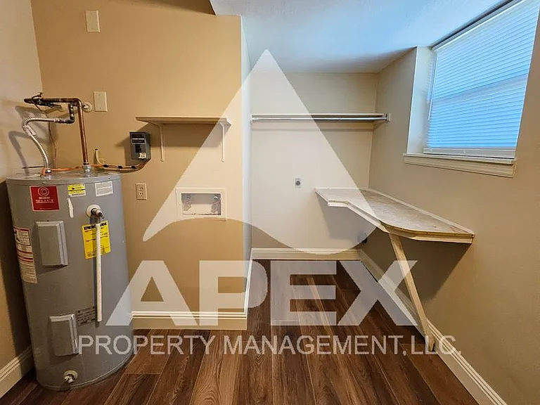 7306 Deane Hill Dr — Photo 24