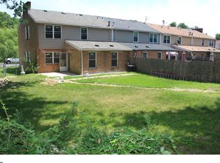 203 Hollybush Pl, Clementon, NJ 08021