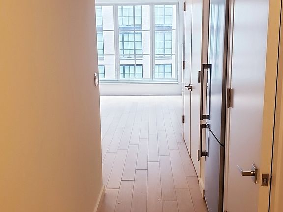 3rd image of 535 W 43rd St APT N8f