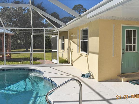 5th image of 21261 Pemberton Ave