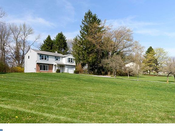2nd image of 5 Buckingham Dr