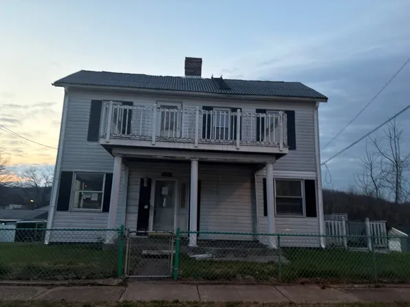 222 4th St, Yorkville, OH 43971